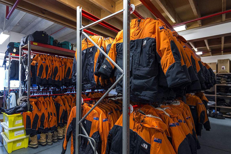 服裝倉庫如何除濕？倉庫除濕機輕松應對潮濕問題