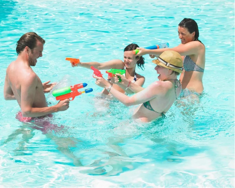 室內泳池什么“咖位”?居然用專業(yè)定制的除濕機!!!